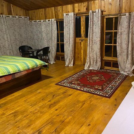 Log Cabin In The Woods Bed & Breakfast กังต็อก ภายนอก รูปภาพ