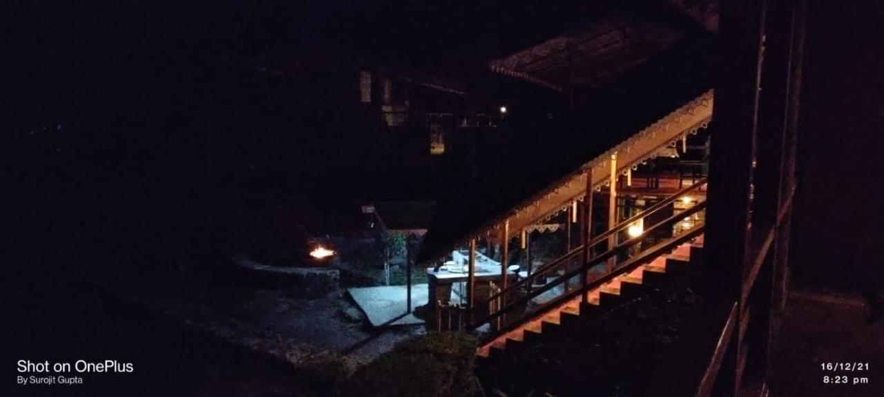 Log Cabin In The Woods Bed & Breakfast กังต็อก ภายนอก รูปภาพ