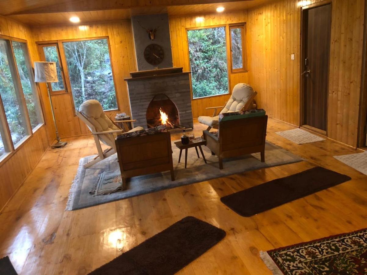 Log Cabin In The Woods Bed & Breakfast กังต็อก ภายนอก รูปภาพ