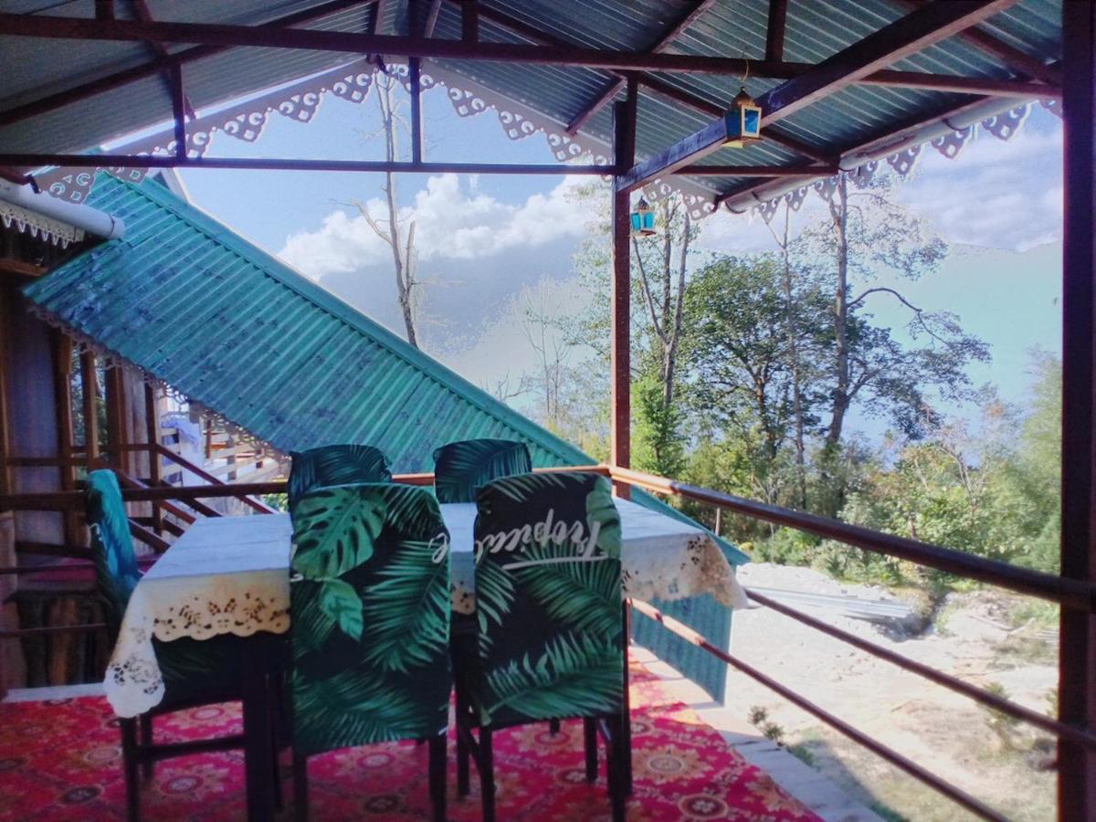 Log Cabin In The Woods Bed & Breakfast กังต็อก ภายนอก รูปภาพ