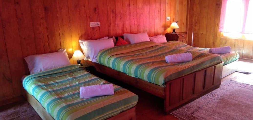 Log Cabin In The Woods Bed & Breakfast กังต็อก ภายนอก รูปภาพ