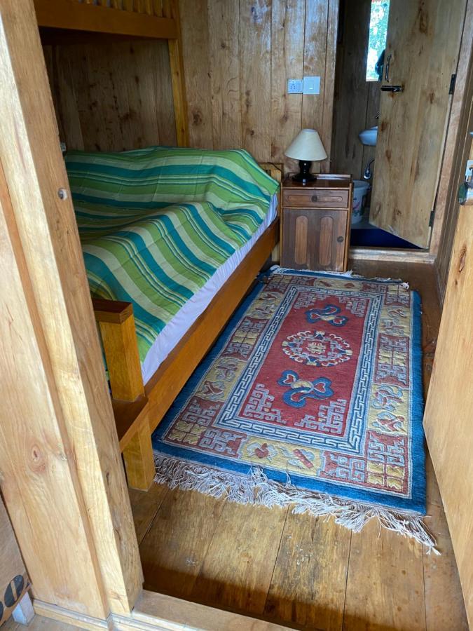 Log Cabin In The Woods Bed & Breakfast กังต็อก ภายนอก รูปภาพ