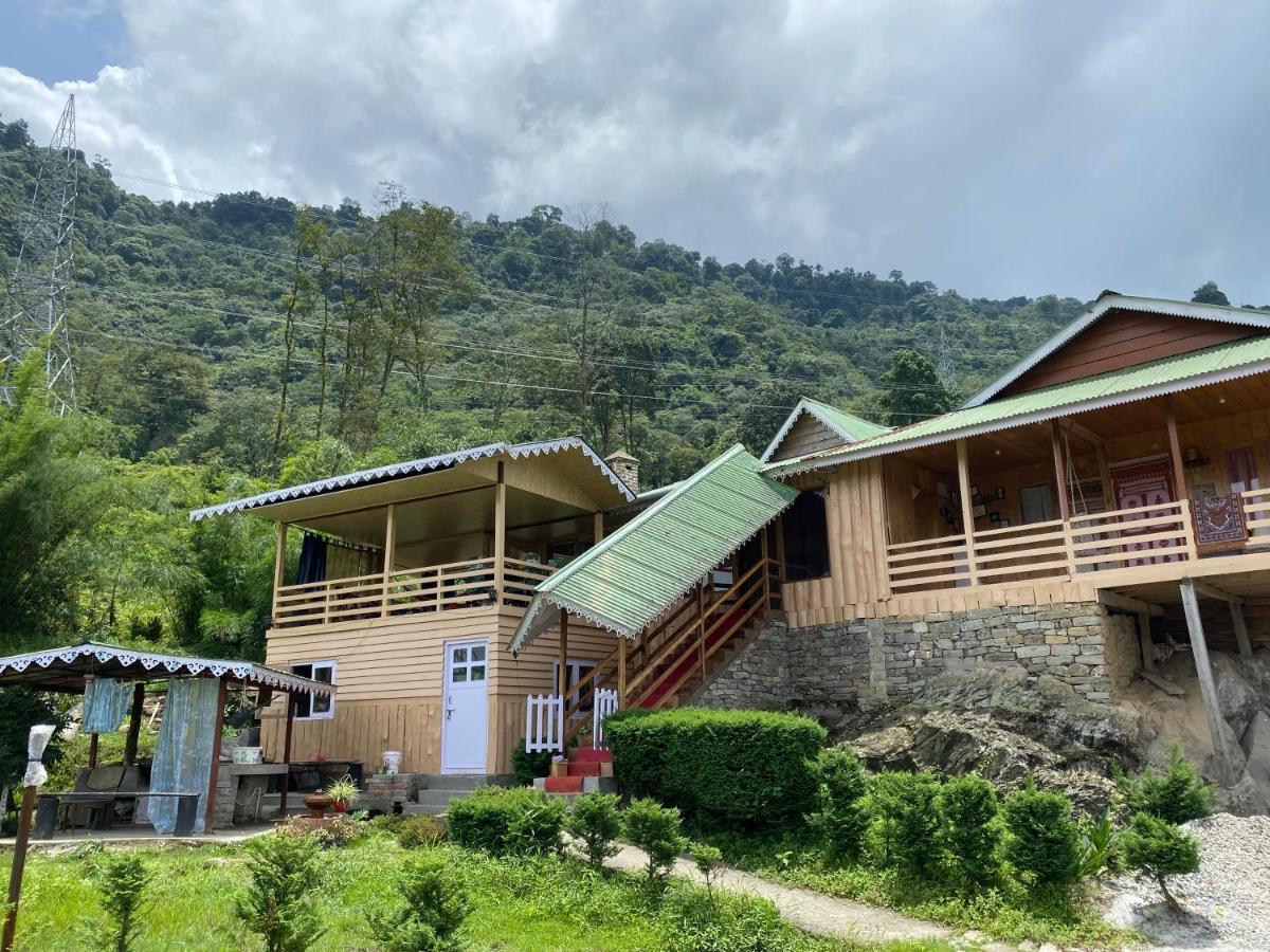 Log Cabin In The Woods Bed & Breakfast กังต็อก ภายนอก รูปภาพ