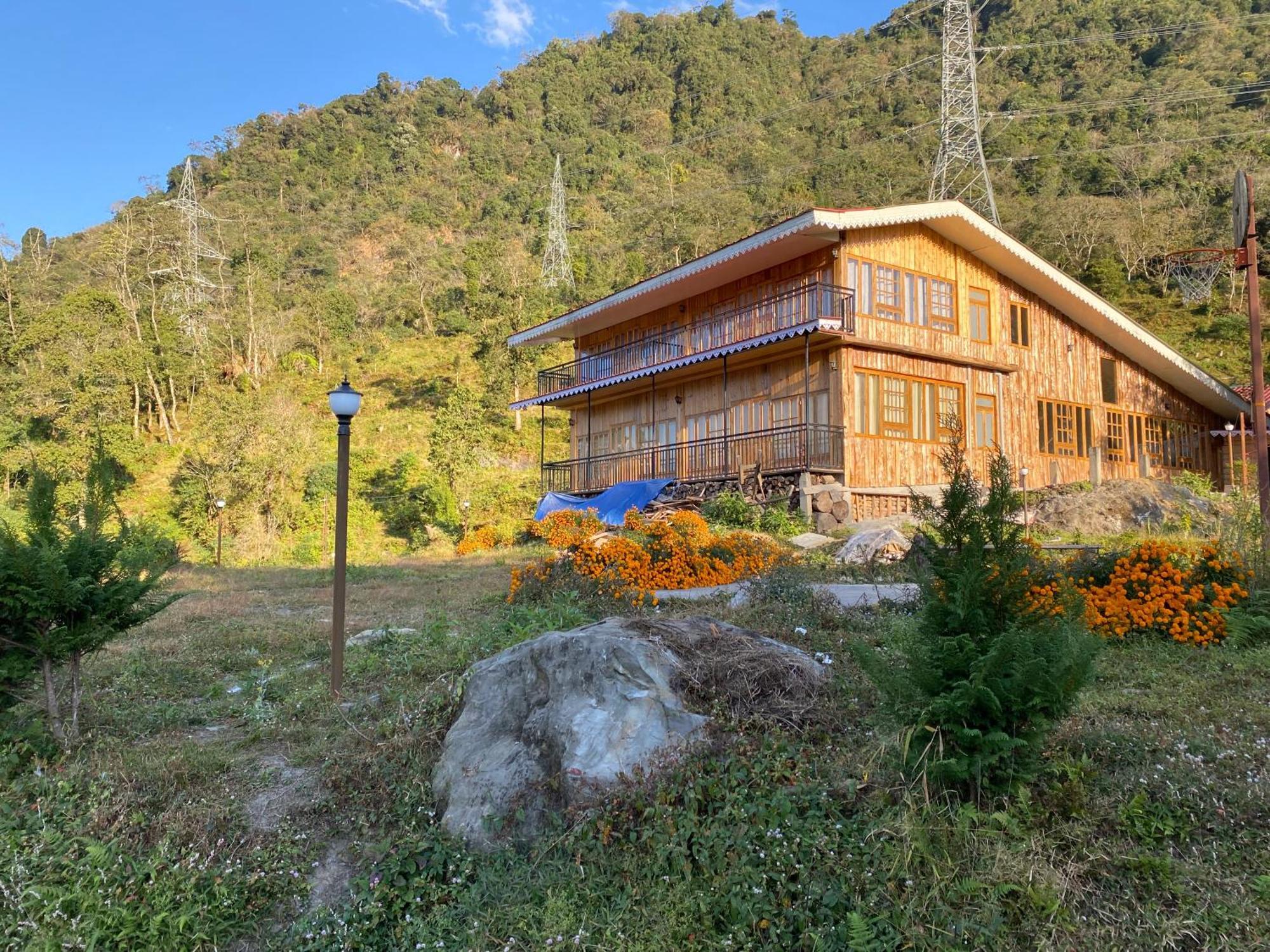 Log Cabin In The Woods Bed & Breakfast กังต็อก ภายนอก รูปภาพ