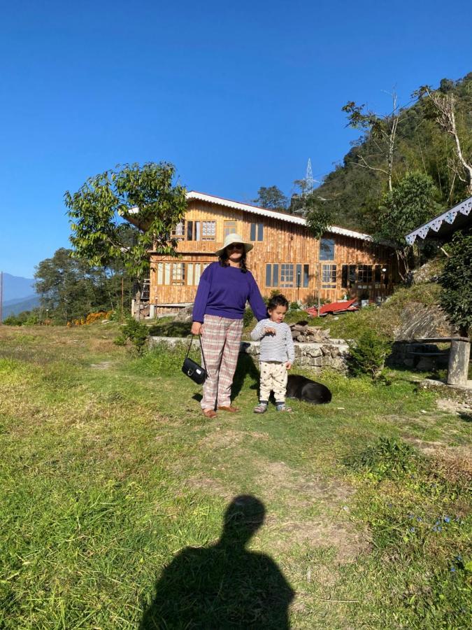 Log Cabin In The Woods Bed & Breakfast กังต็อก ภายนอก รูปภาพ