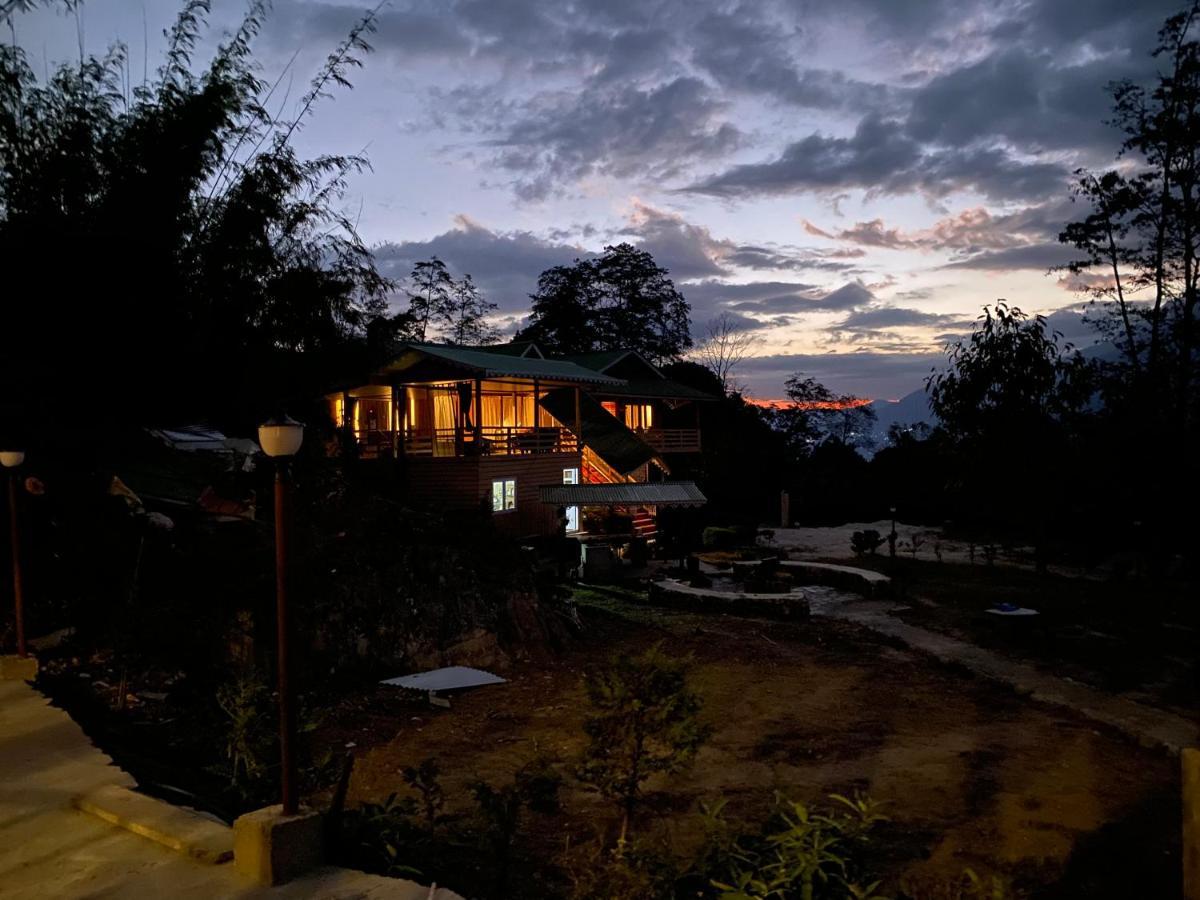 Log Cabin In The Woods Bed & Breakfast กังต็อก ภายนอก รูปภาพ