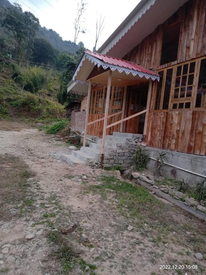 Log Cabin In The Woods Bed & Breakfast กังต็อก ภายนอก รูปภาพ