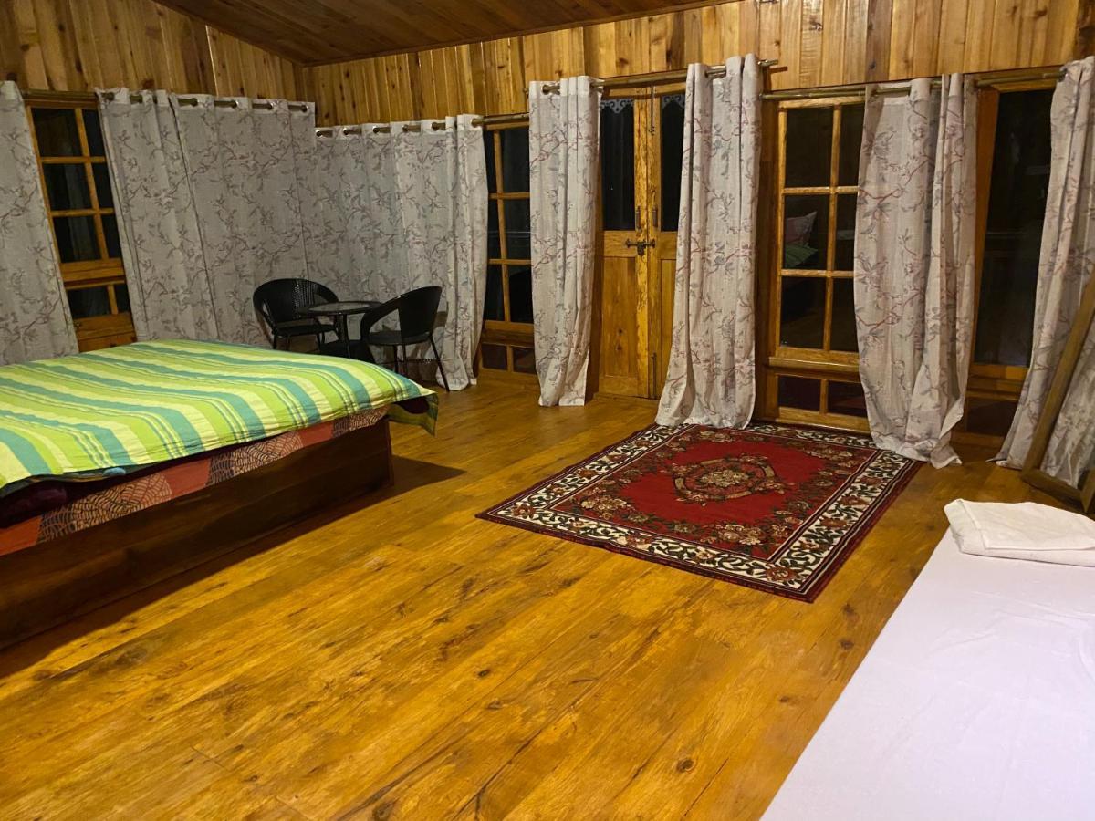 Log Cabin In The Woods Bed & Breakfast กังต็อก ภายนอก รูปภาพ